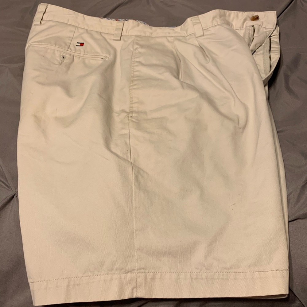 Tommy Hilfiger pleated khaki shorts